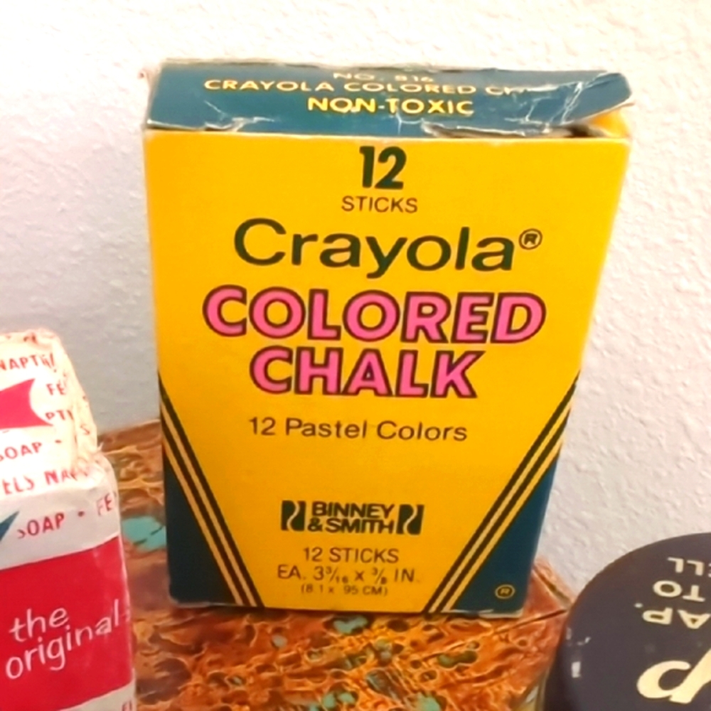 Vintage Collectible Lot with Various Items - Picture 6 of 9